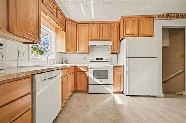 301 E 107th Terrace, Kansas City, MO 64114