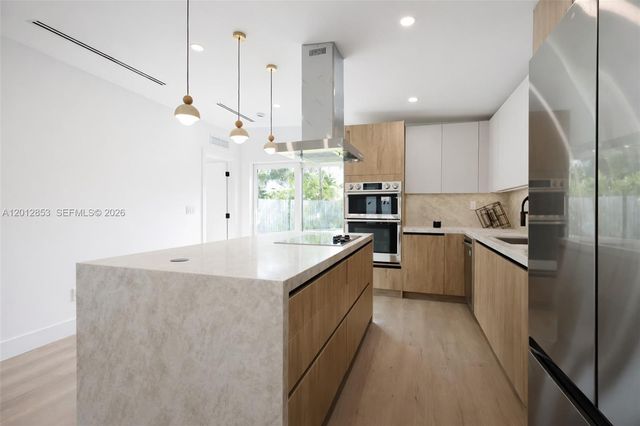 2416 NE 19th Ter, Wilton Manors, FL 33305