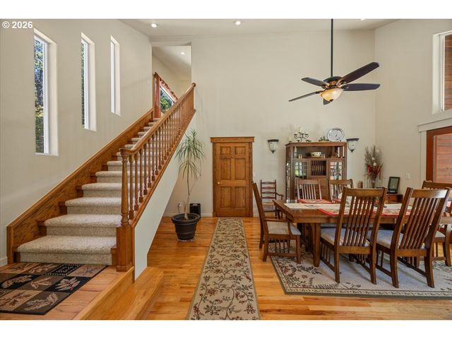 737 PINECREST Dr, Grants Pass, OR 97526