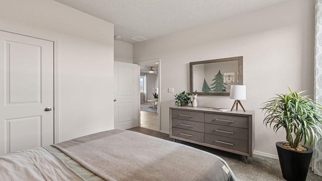 2625 Eglisfield Loop NE, Rio Rancho, NM 87144