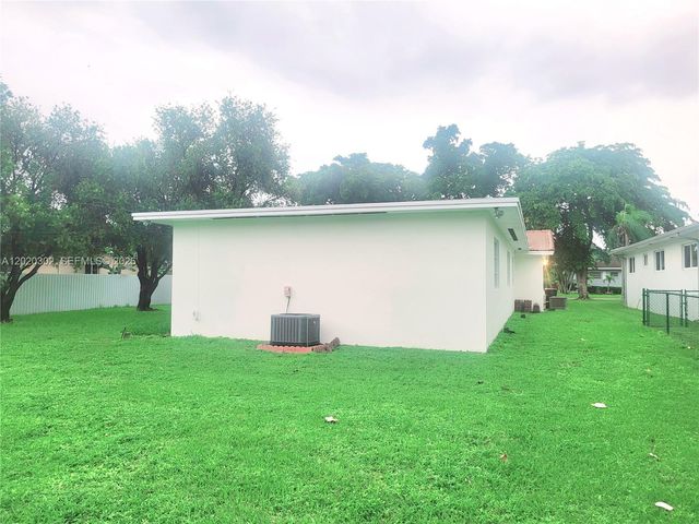 1145 Meadowlark Ave, Miami Springs, FL 33166