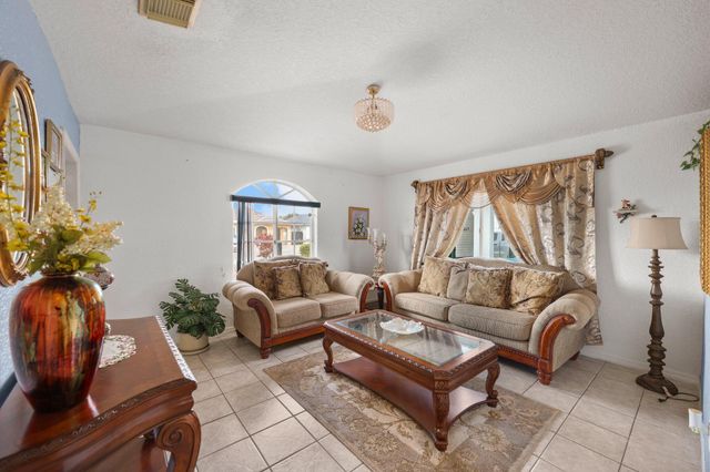 9778 NW 128th Lane, Hialeah Gardens, FL 33018