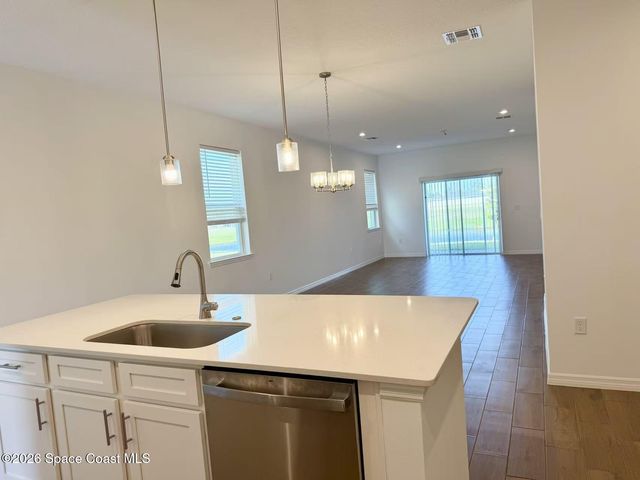 826 Castleford Avenue NE, Palm Bay, FL 32905