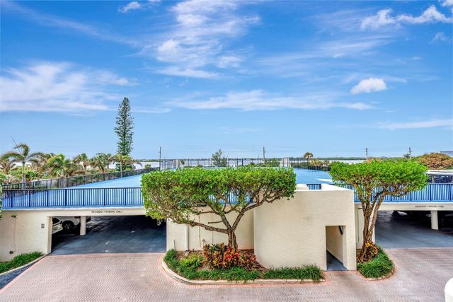 5420 N Ocean Drive 206, Singer Island, FL 33404