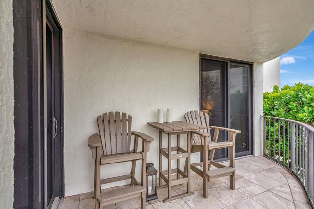 5420 N Ocean Drive 206, Singer Island, FL 33404
