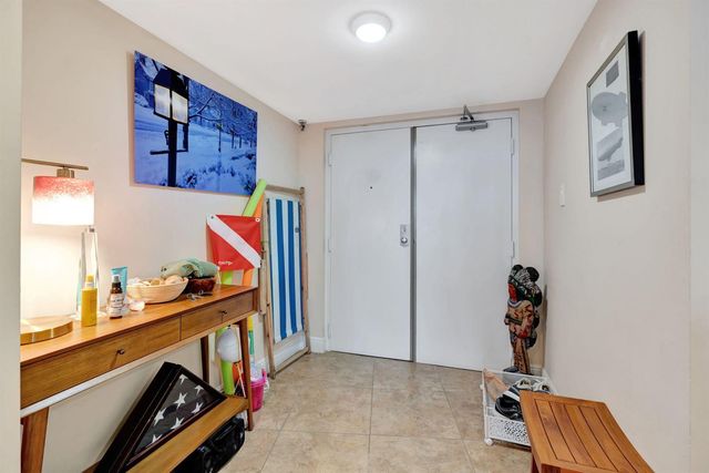 5420 N Ocean Drive 206, Singer Island, FL 33404