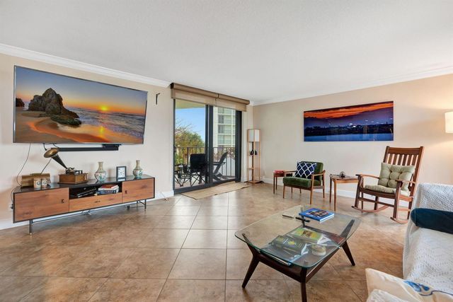 5420 N Ocean Drive 206, Singer Island, FL 33404