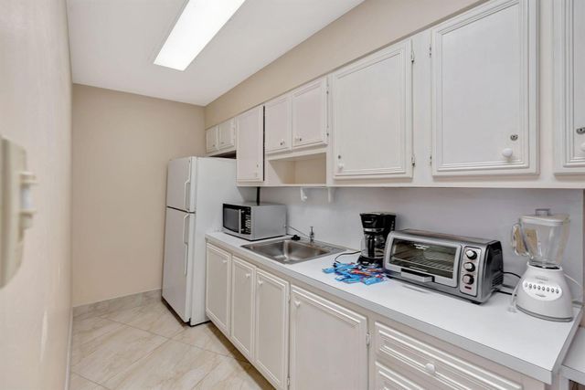 5420 N Ocean Drive 206, Singer Island, FL 33404