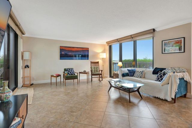 5420 N Ocean Drive 206, Singer Island, FL 33404
