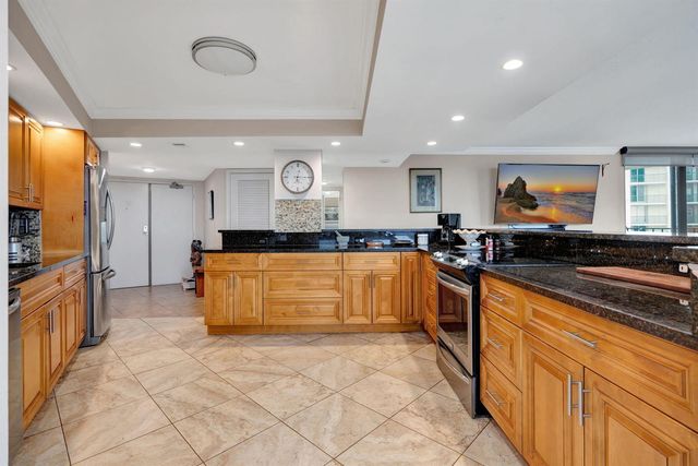 5420 N Ocean Drive 206, Singer Island, FL 33404