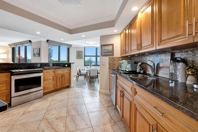 5420 N Ocean Drive 206, Singer Island, FL 33404