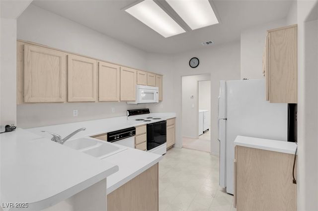 10013 Cresent Creek Drive, Las Vegas, NV 89134