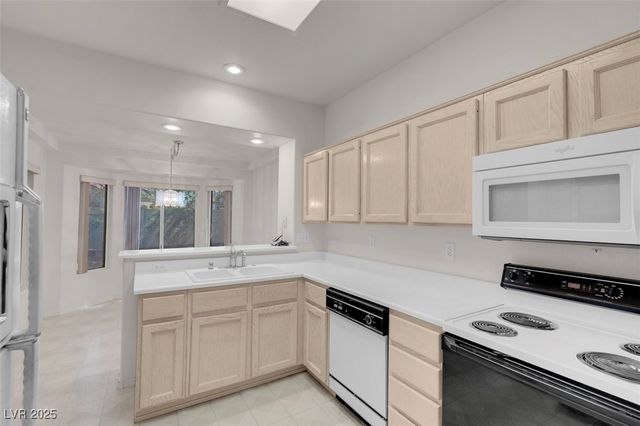 10013 Cresent Creek Drive, Las Vegas, NV 89134