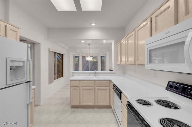 10013 Cresent Creek Drive, Las Vegas, NV 89134