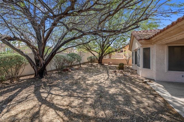 10013 Cresent Creek Drive, Las Vegas, NV 89134