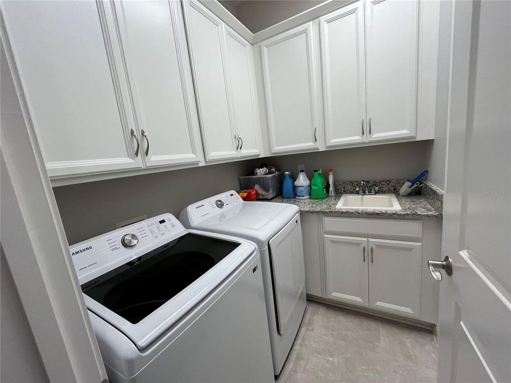 Image 6 of property listing at 13603 ABBERWICK DRIVE, Orlando, FL 32832