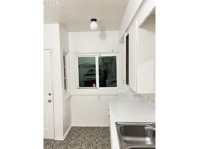 1036 N AINSWORTH St, Portland, OR 97217