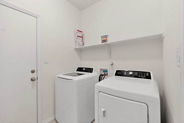 5302 Camino Del Griego, Santa Fe, NM 87507