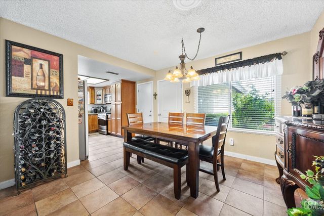 1813 Vallecito Lane, Bakersfield, CA 93309