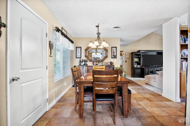 1813 Vallecito Lane, Bakersfield, CA 93309