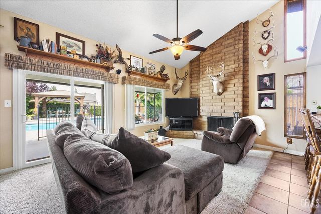 1813 Vallecito Lane, Bakersfield, CA 93309