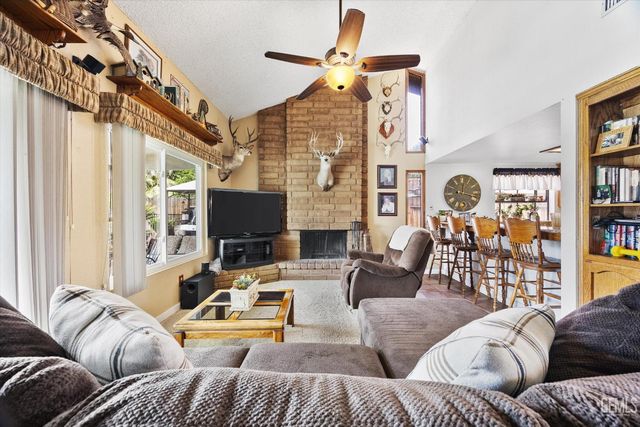 1813 Vallecito Lane, Bakersfield, CA 93309