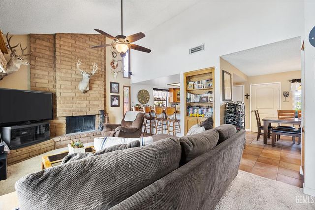 1813 Vallecito Lane, Bakersfield, CA 93309