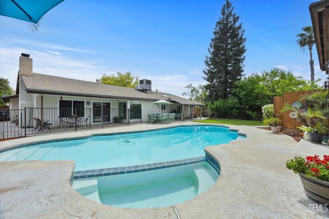 1813 Vallecito Lane, Bakersfield, CA 93309