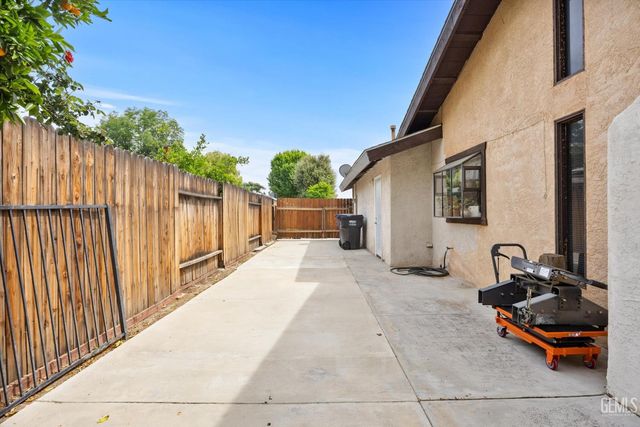 1813 Vallecito Lane, Bakersfield, CA 93309