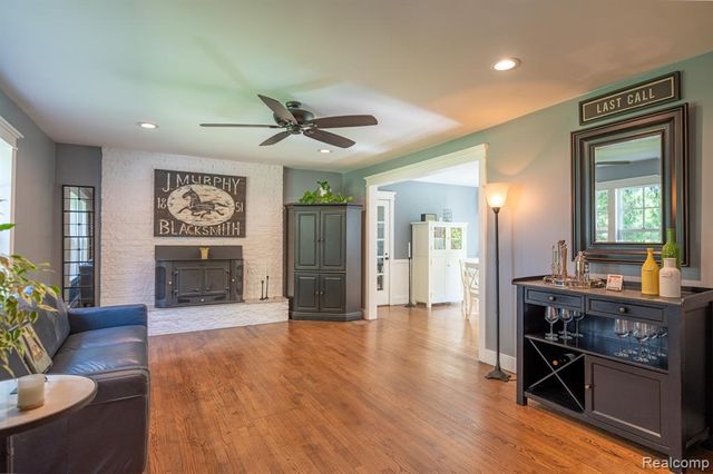 11646 Dixie Highway, Holly, MI 48442