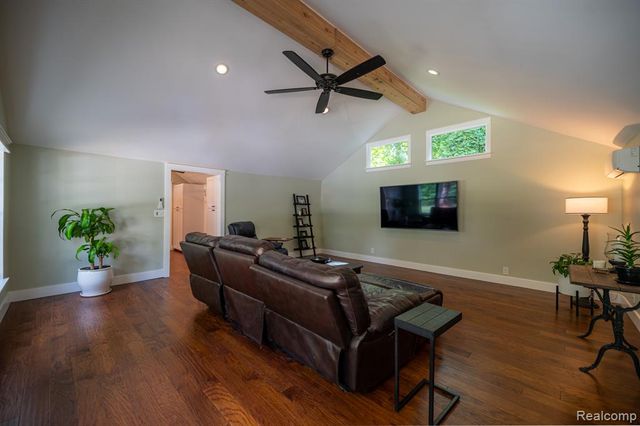 11646 Dixie Highway, Holly, MI 48442