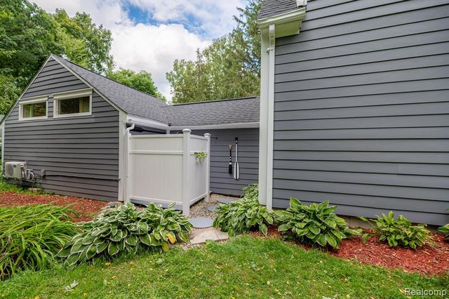 11646 Dixie Highway, Holly, MI 48442