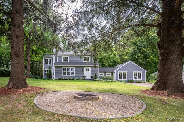 11646 Dixie Highway, Holly, MI 48442