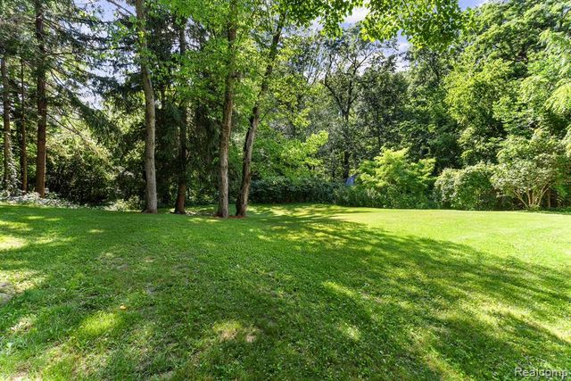 11646 Dixie Highway, Holly, MI 48442