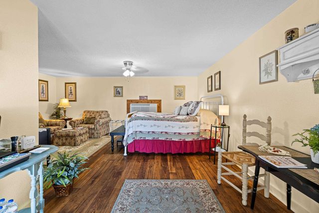 305 W Lafayette, Jefferson, TX 75657