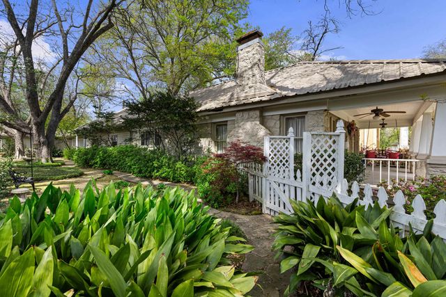 305 W Lafayette, Jefferson, TX 75657