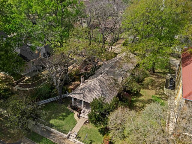 305 W Lafayette, Jefferson, TX 75657