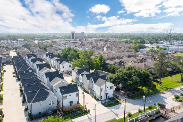 8906 Sunshine Laverne Lane, Houston, TX 77080