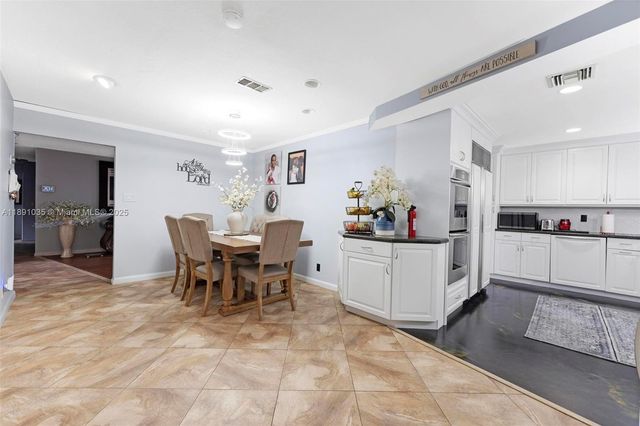 8386 NW 17th Ct, Coral Springs, FL 33071
