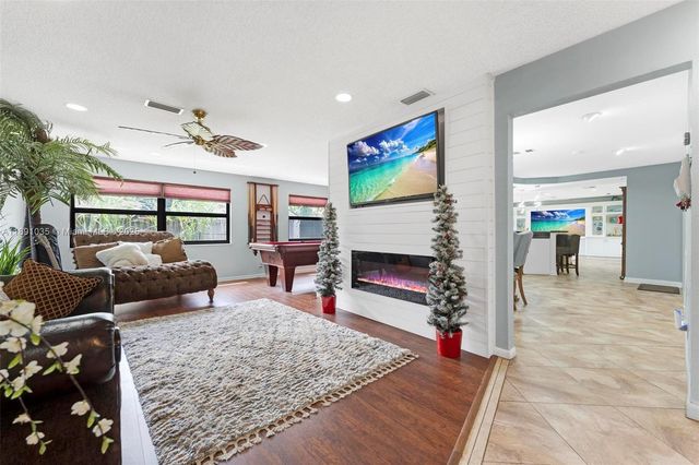 8386 NW 17th Ct, Coral Springs, FL 33071