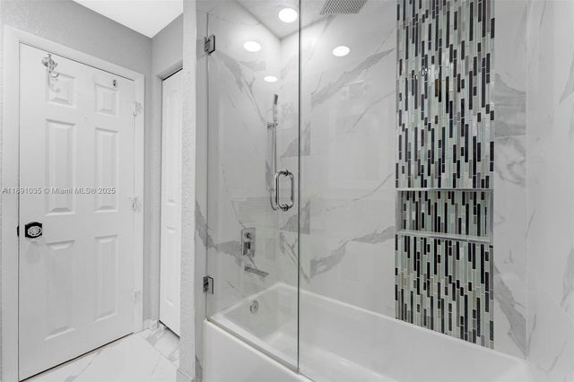 8386 NW 17th Ct, Coral Springs, FL 33071