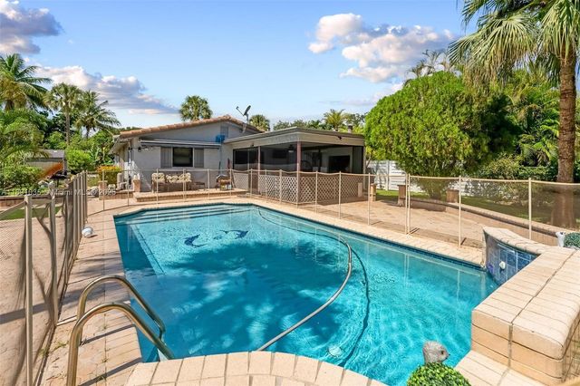 8386 NW 17th Ct, Coral Springs, FL 33071