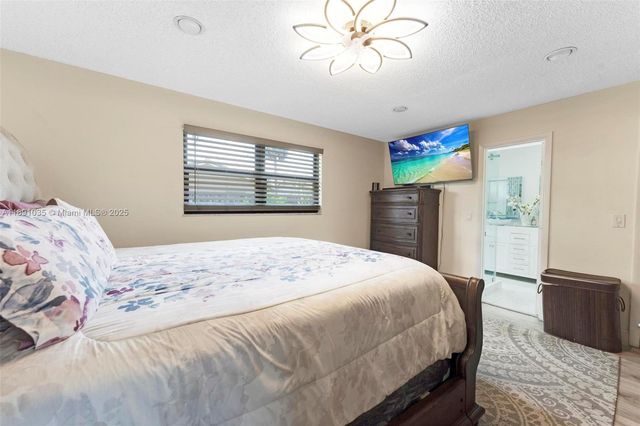 8386 NW 17th Ct, Coral Springs, FL 33071