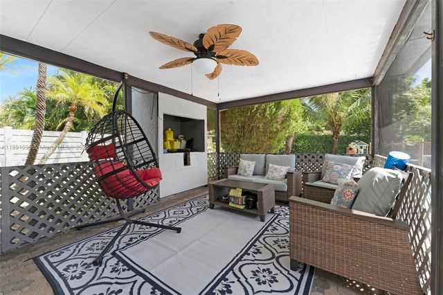 8386 NW 17th Ct, Coral Springs, FL 33071