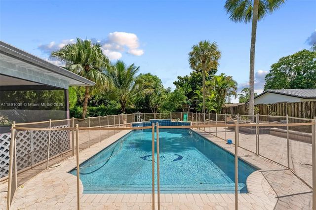 8386 NW 17th Ct, Coral Springs, FL 33071