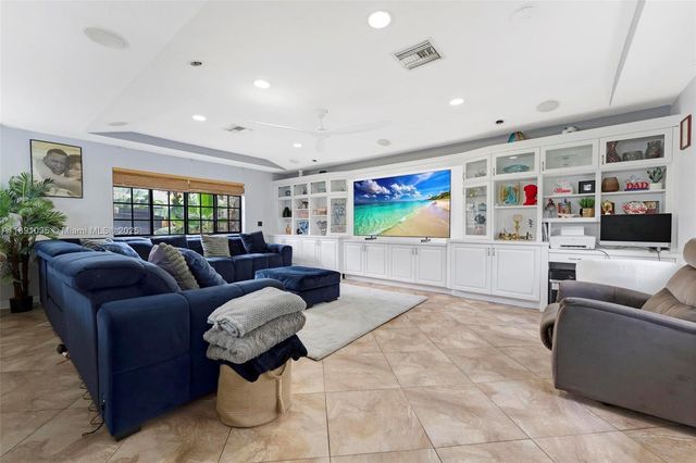 8386 NW 17th Ct, Coral Springs, FL 33071