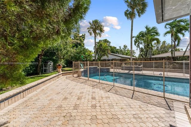 8386 NW 17th Ct, Coral Springs, FL 33071