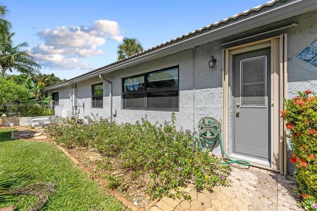 8386 NW 17th Ct, Coral Springs, FL 33071
