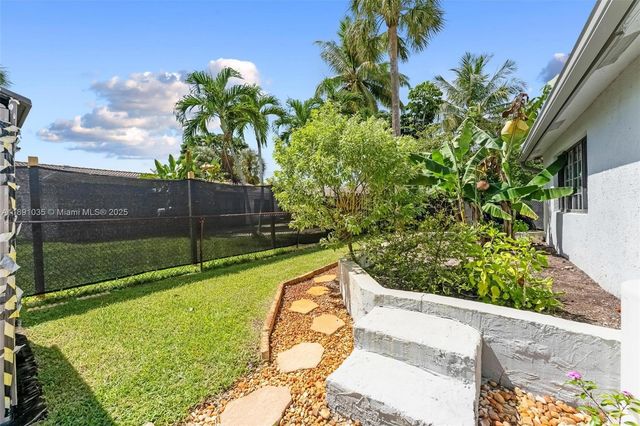 8386 NW 17th Ct, Coral Springs, FL 33071