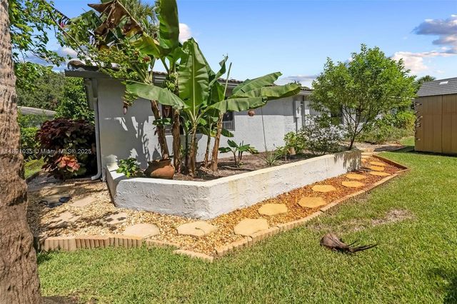 8386 NW 17th Ct, Coral Springs, FL 33071